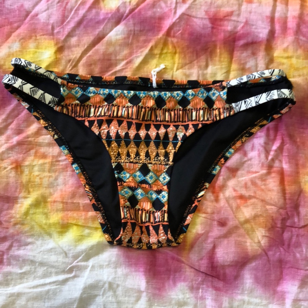 Volcom bottoms size xs Bnwot